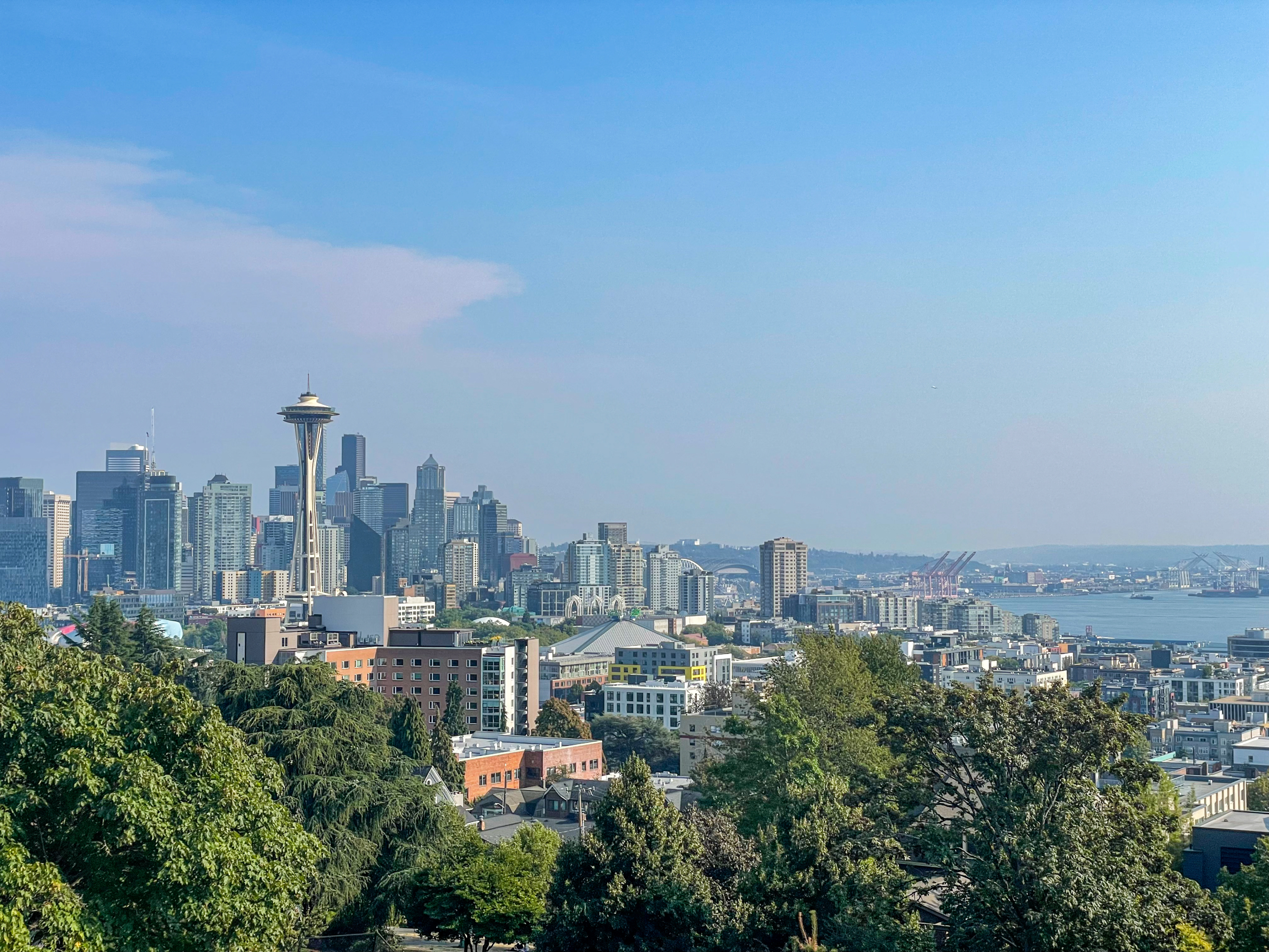 seattle skyline and the space needle from kerry park in queen anne