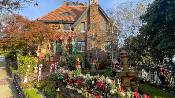 Brick home in San Francisco on Upper Terrace decorated for Christmas