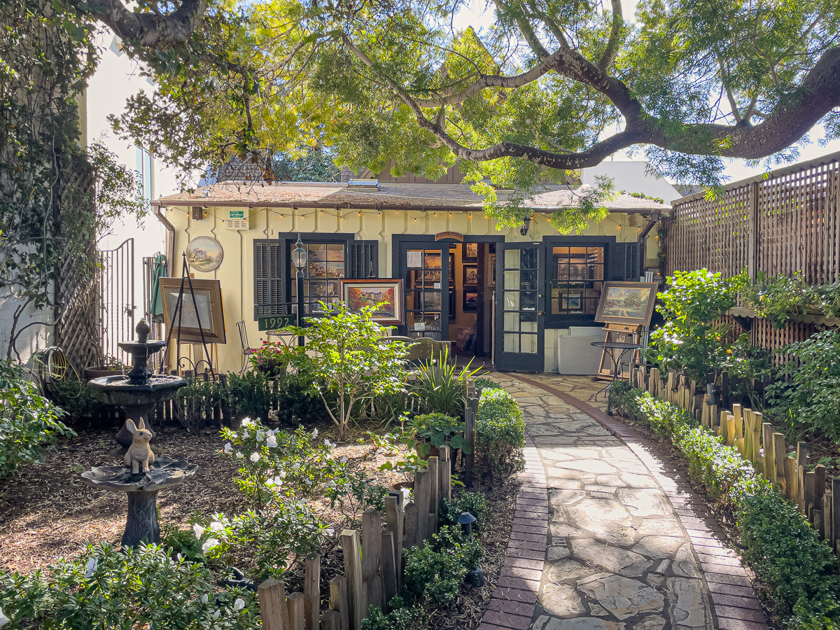 Thomas Kinkade Gallery in a secret garden in Carmel, courtyards and passageways in Carmel-by-the-Sea, things to do in Carmel