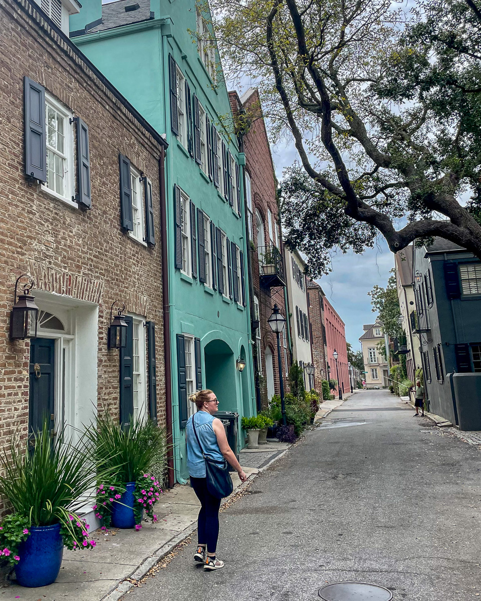 Colonial architecture in Charleston, girls trip to charleston, things to do in charleston