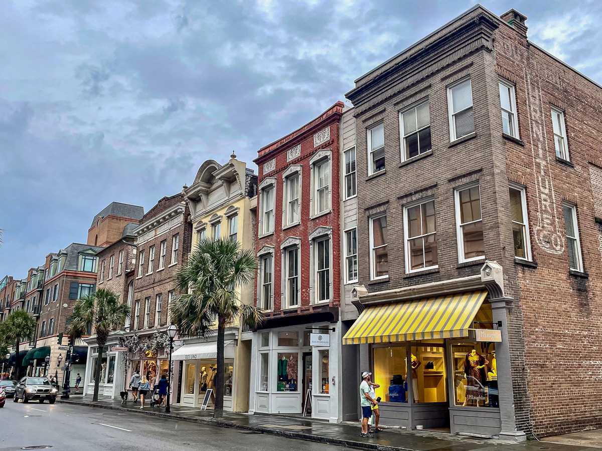 King Street, Charleston, South Carolina, colonial architecture, girls trip shopping