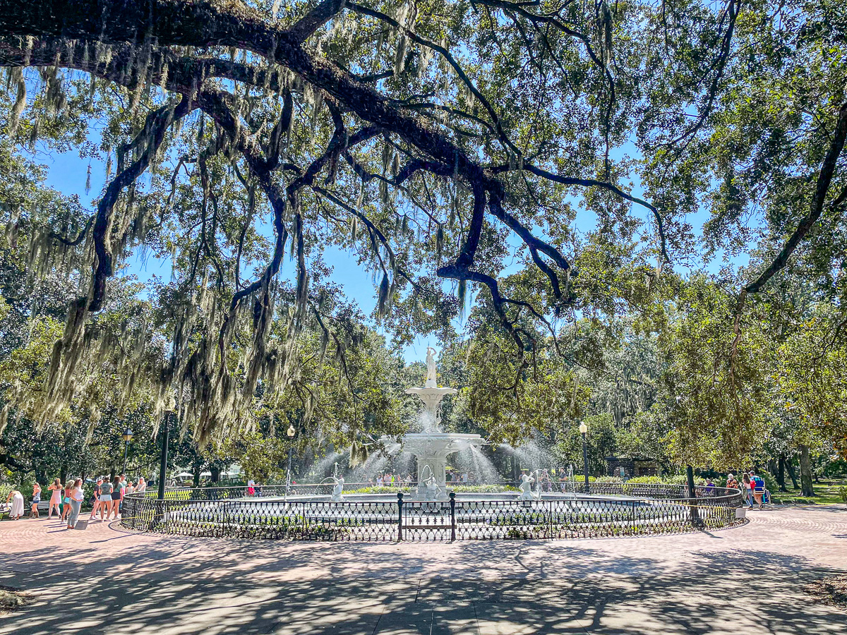 Fountain in Forsyth Park, Savannah, things to do in Savannah, Girls trip in Savannah