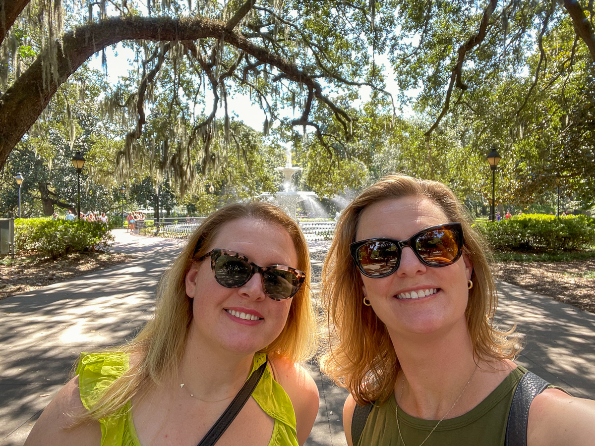 girls trip, savannah, forsyth park fountain