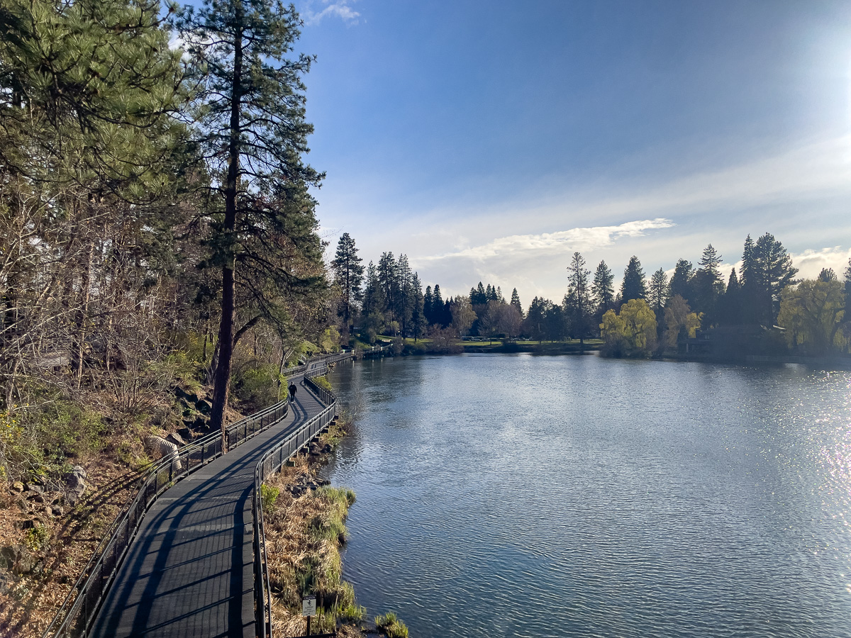 morning walk along Mirror Pond on the Deschutes River in downtown Bend, Oregon, walking bend oregon