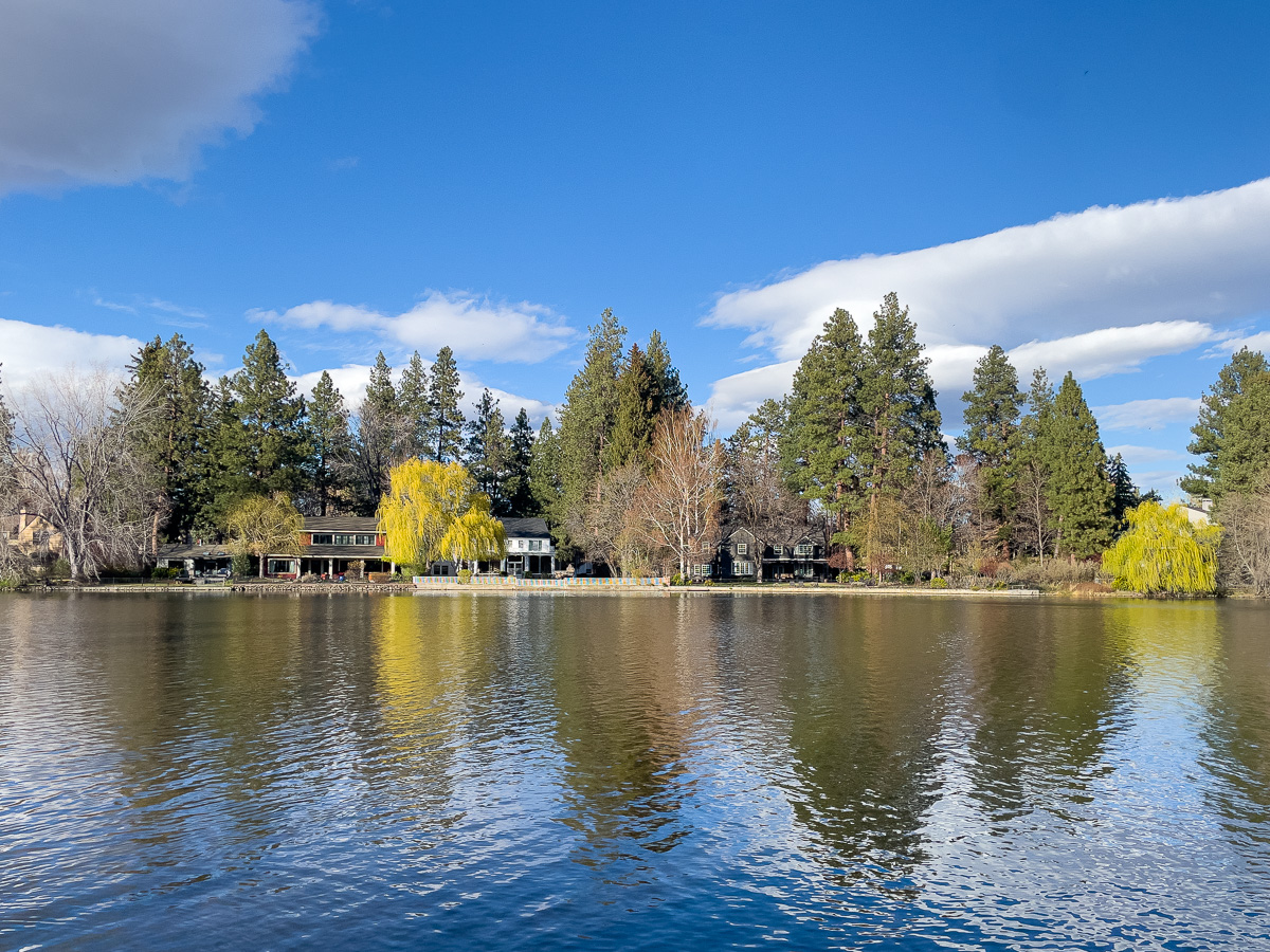 Mirror Pond view from Drake Park in Bend, walking Bend Oregon