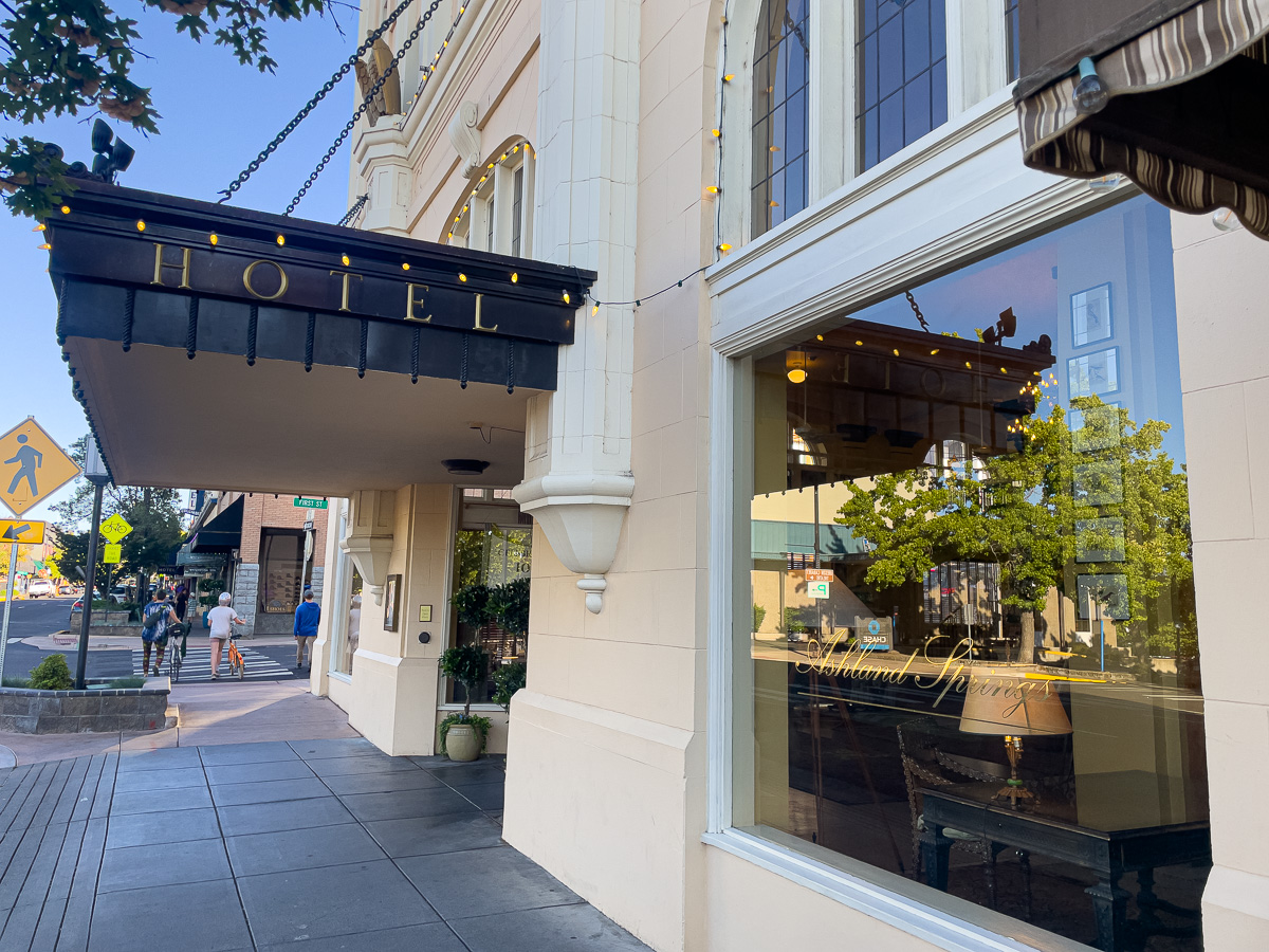 Ashland Springs Hotel Entry, historic hotel in Ashland, Ashland architecture