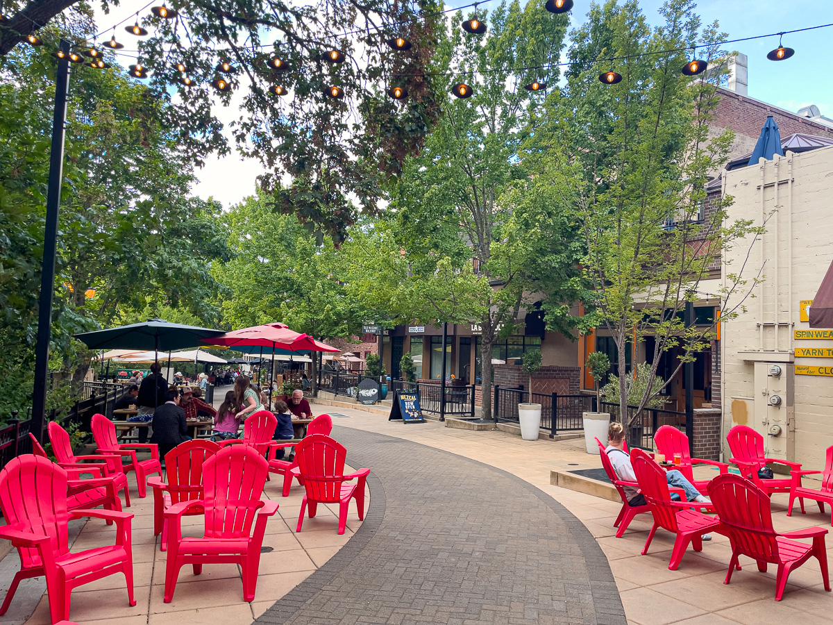 Calle Guanajuato in Ashland, Oregon, where to eat in Ashland, dog friendly outdoor dining, cute places to eat
